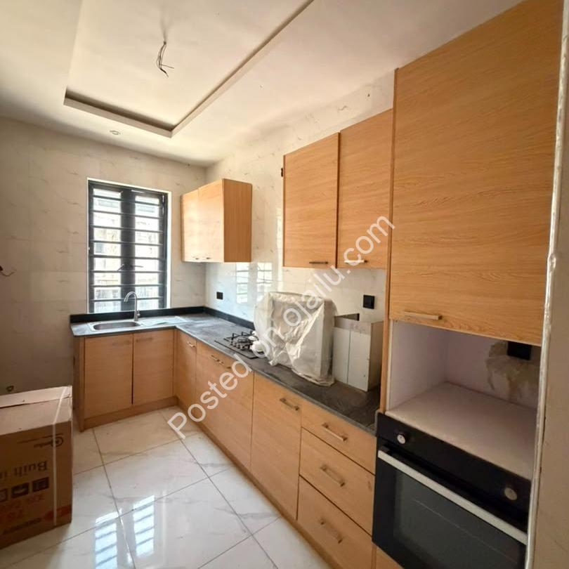Elegant 3-Bed in Lekki Phase 1 – C of O Ready