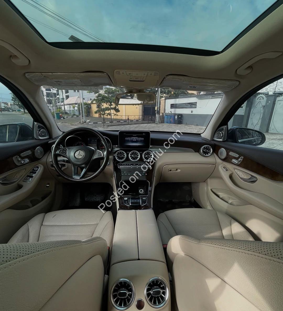 Luxury 2016 GLC300 4Matic – Panoramic Roof & 360° Camera