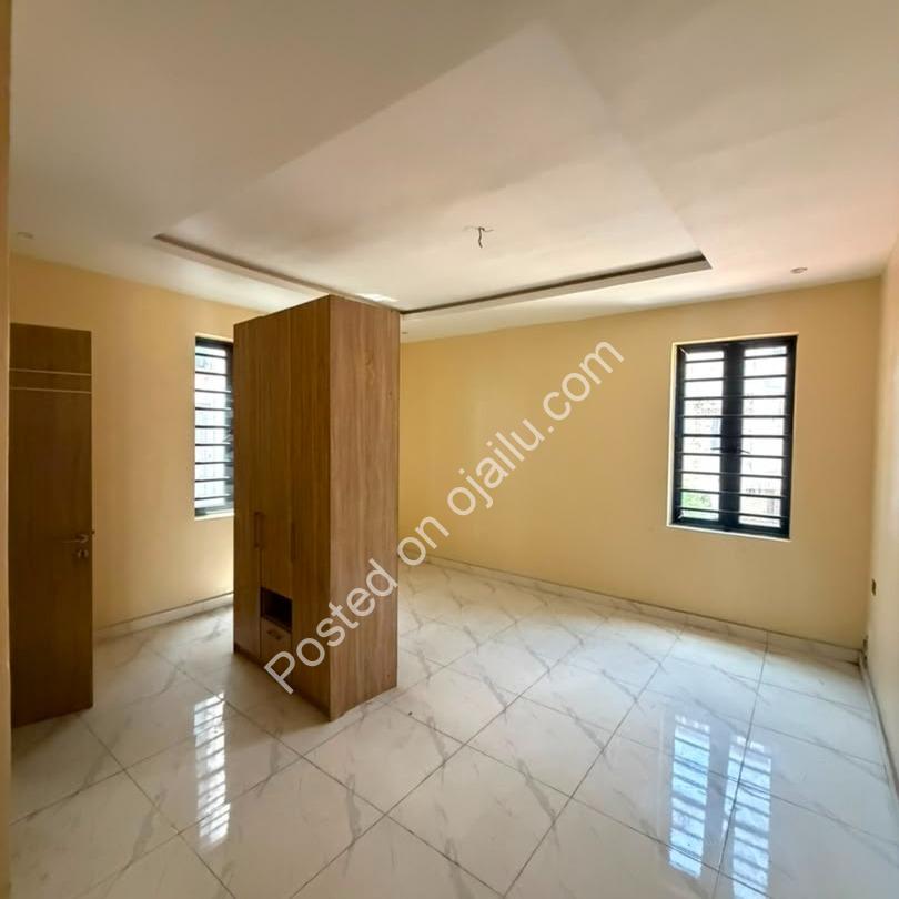 Elegant 3-Bed in Lekki Phase 1 – C of O Ready