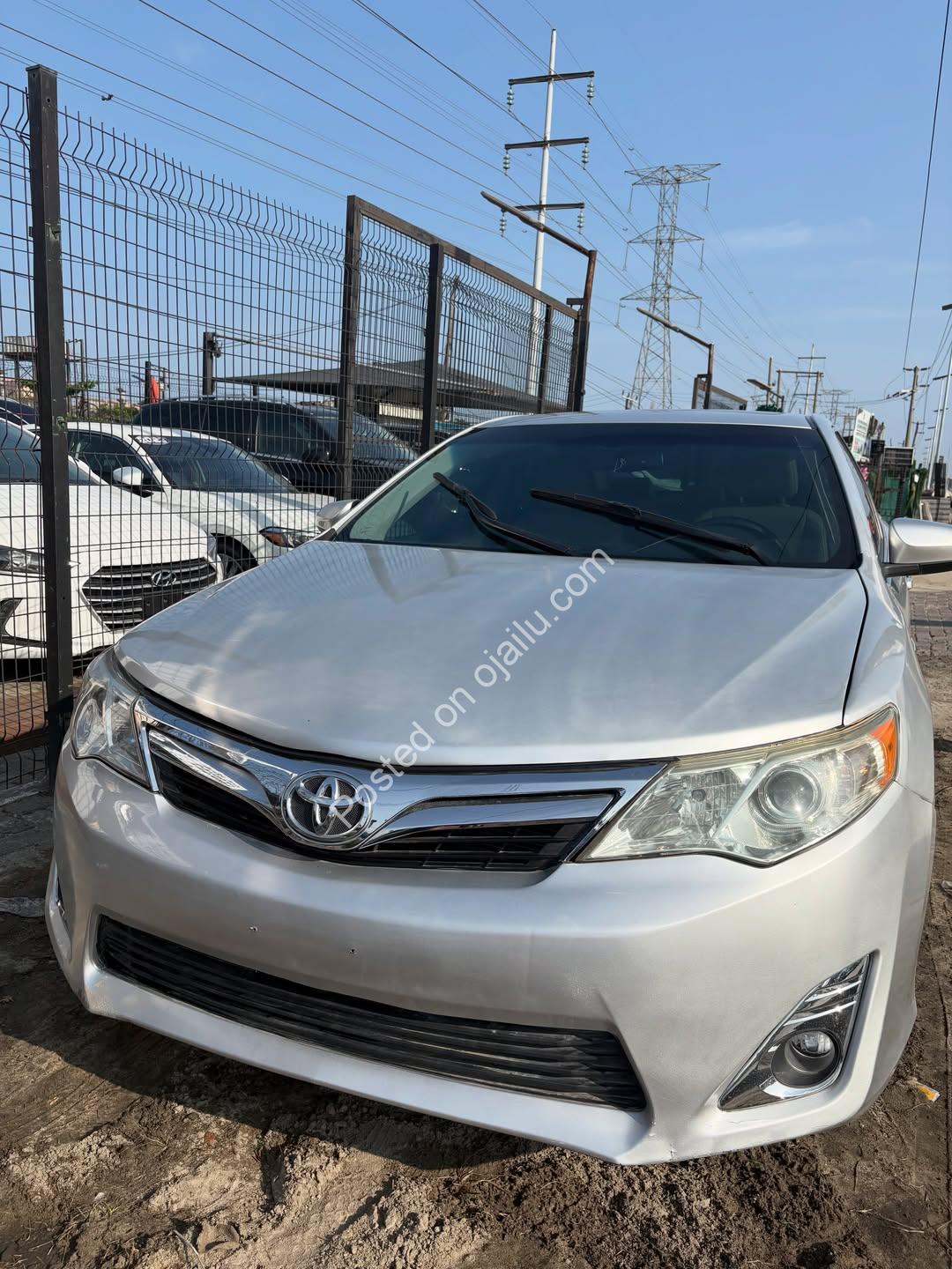 2012 Camry XLE V6 – Sunroof, Clean Title