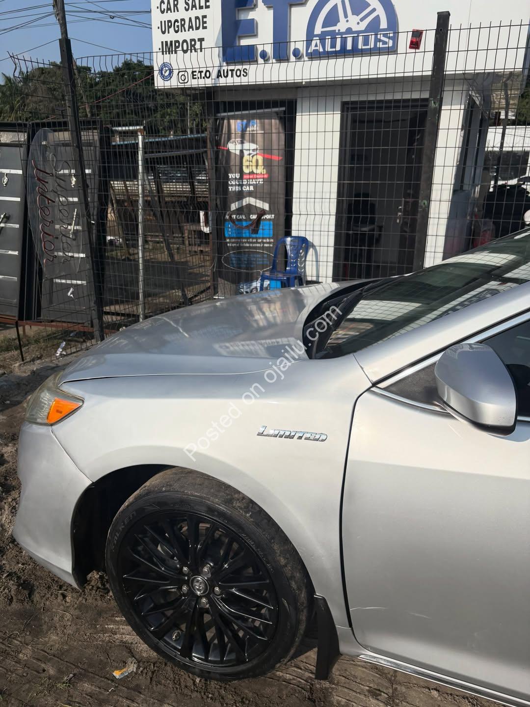 2012 Camry XLE V6 – Sunroof, Clean Title