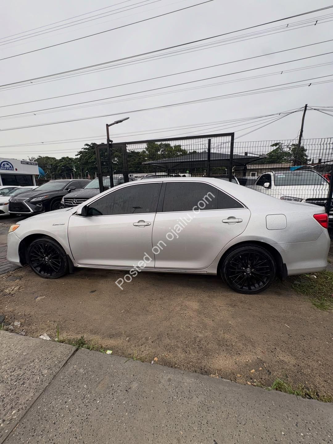 2012 Camry XLE V6 – Sunroof, Clean Title