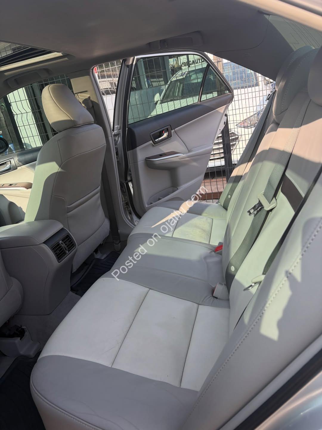 2012 Camry XLE V6 – Sunroof, Clean Title