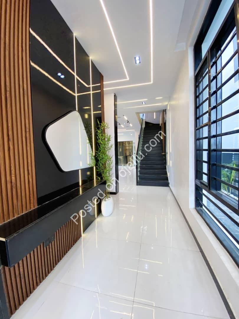 5 Bedroom Masterpiece with Pool in Ologolo