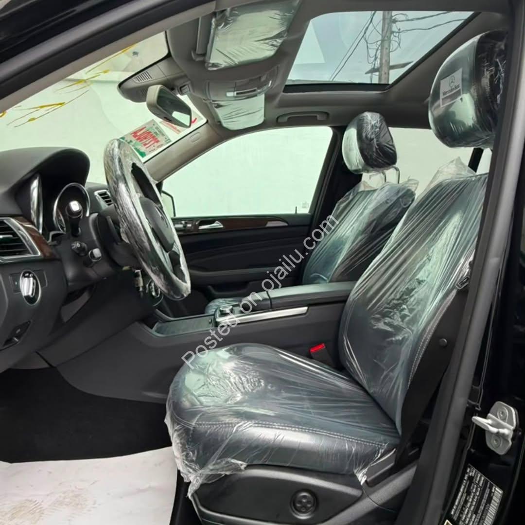 2012 ML350: Panoramic Luxury, Fullest Options!