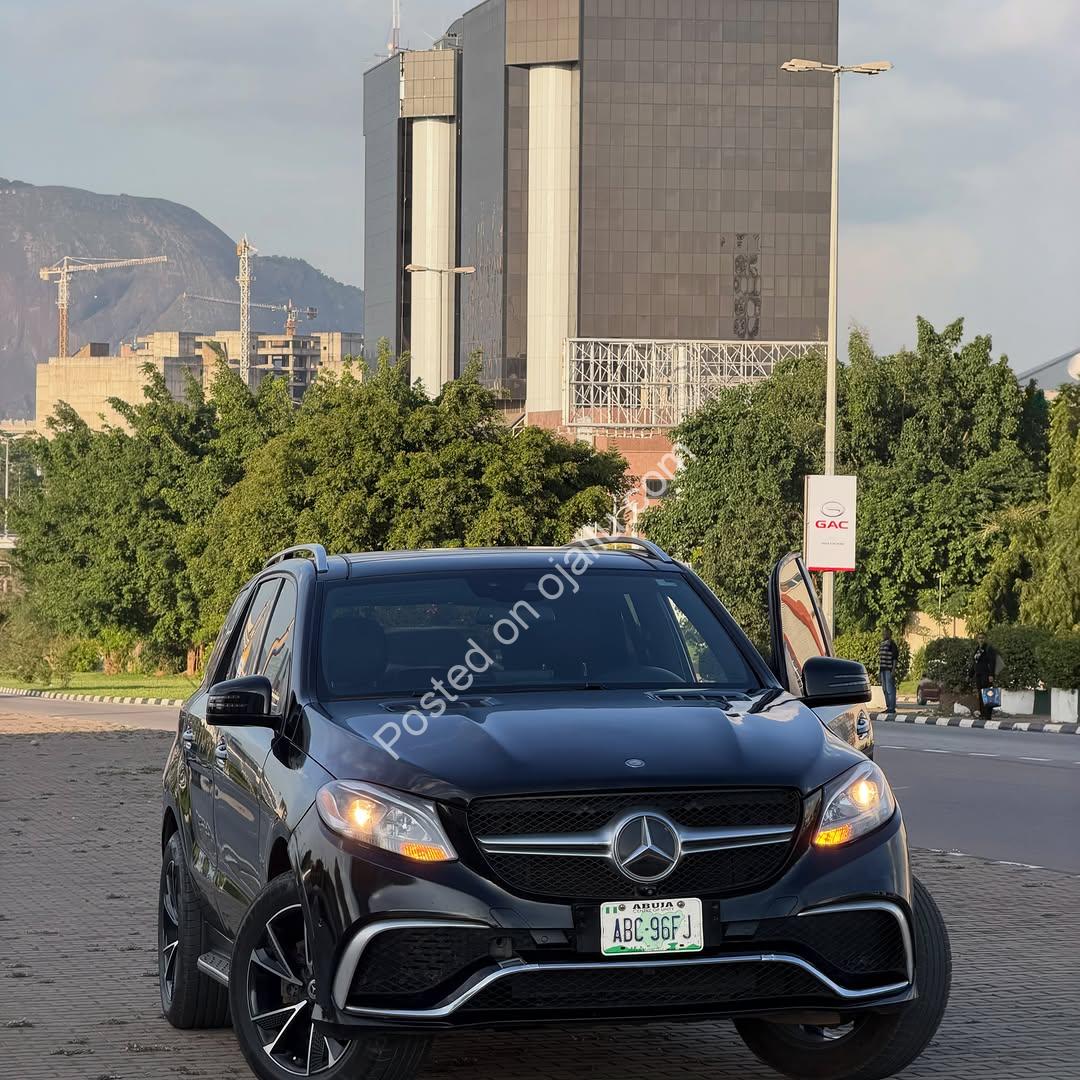 Show-Stopping 2017 GLE350: Double Roof, Duty Paid!