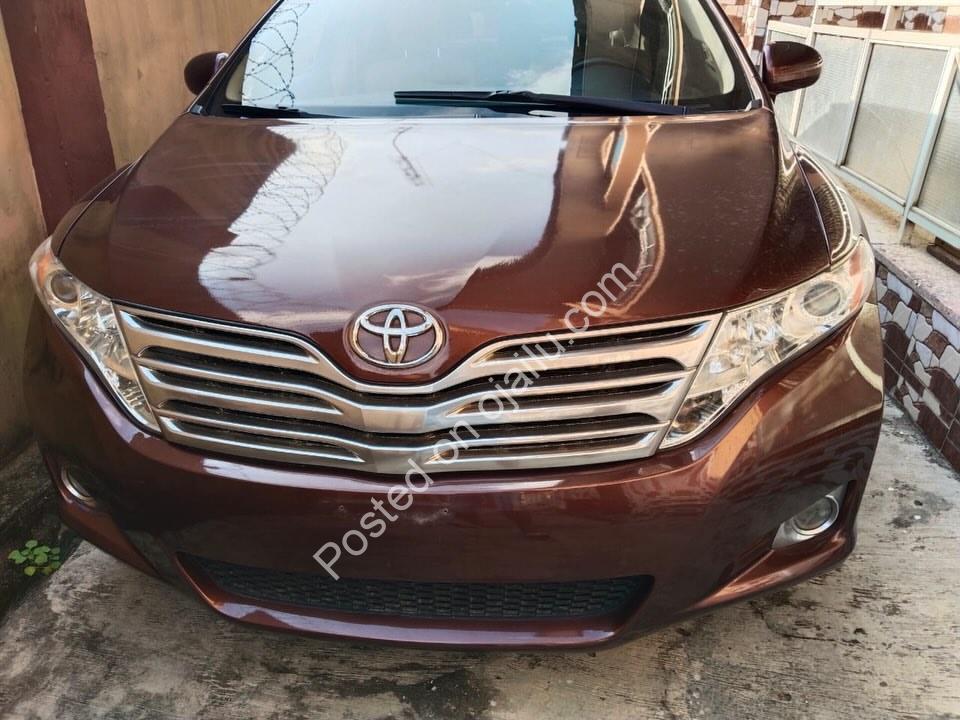 2012 Toyota Venza: Pristine Luxury Ride