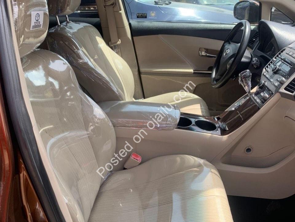 2012 Toyota Venza: Pristine Luxury Ride