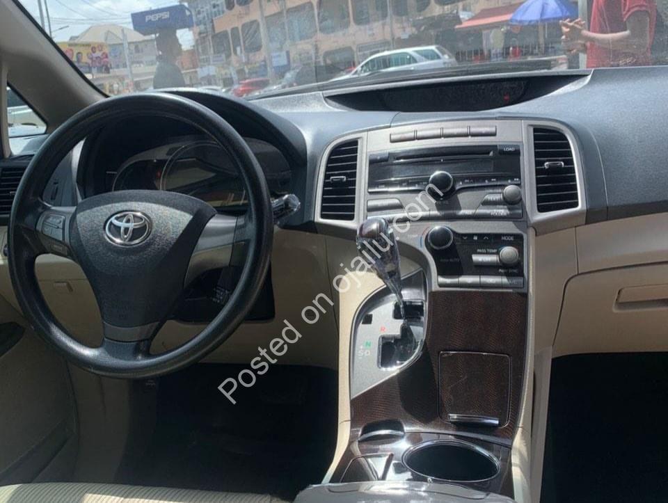 2012 Toyota Venza: Pristine Luxury Ride