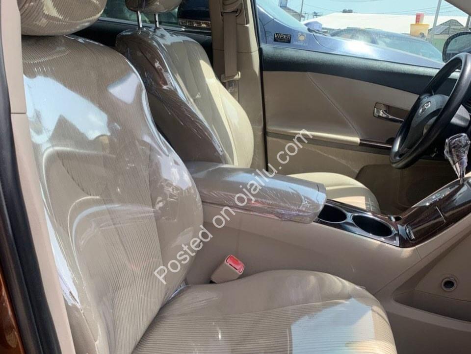 2012 Toyota Venza: Pristine Luxury Ride