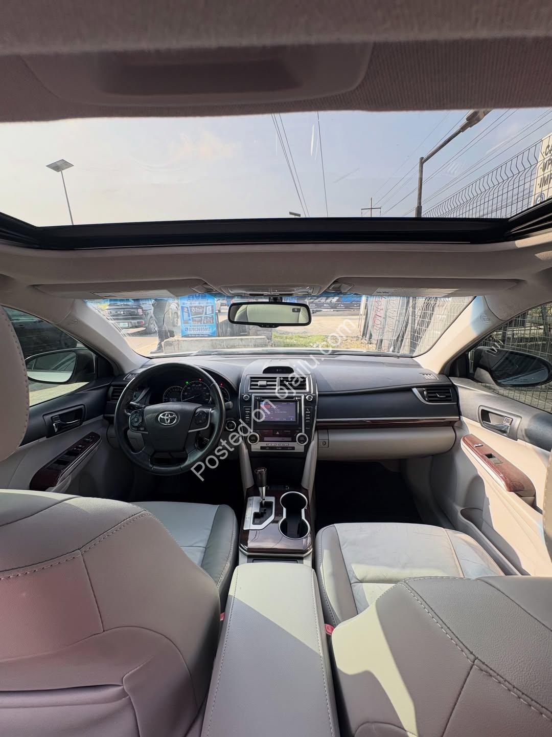 2012 Camry XLE V6 – Sunroof, Clean Title
