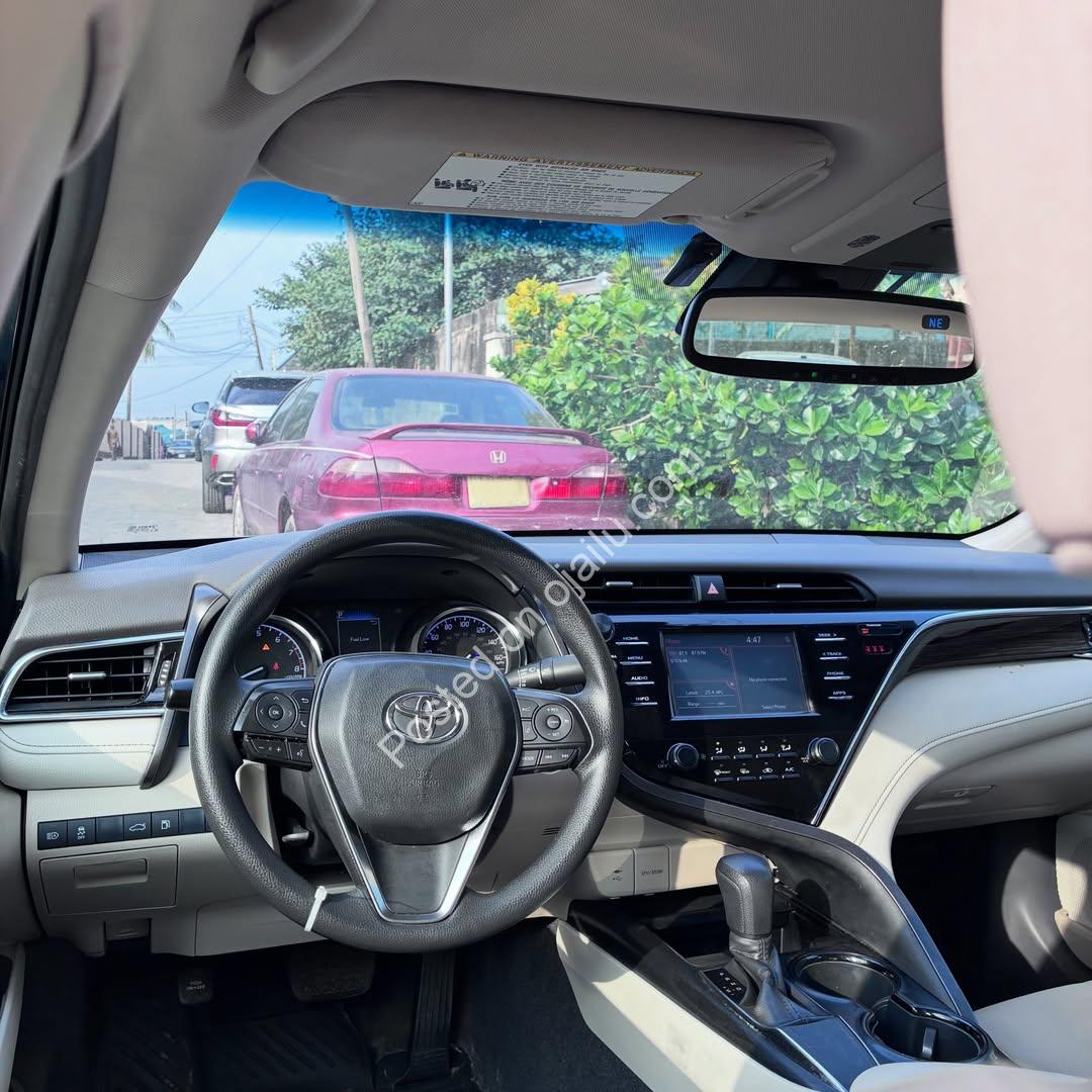 2018 Toyota Camry: Pristine & Spotless!