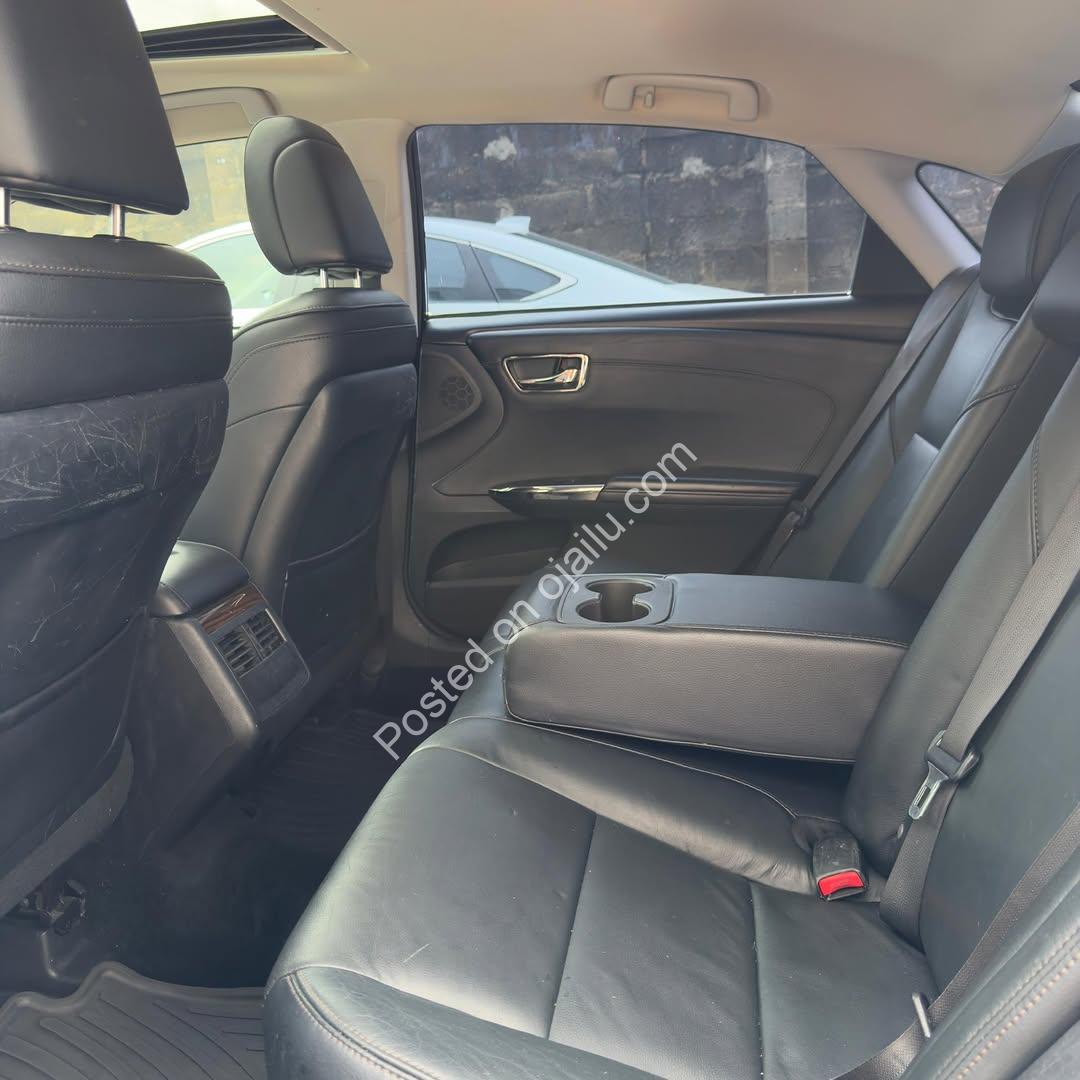 2013 Toyota Avalon XLE – Cleanish Luxury, 16m Only!