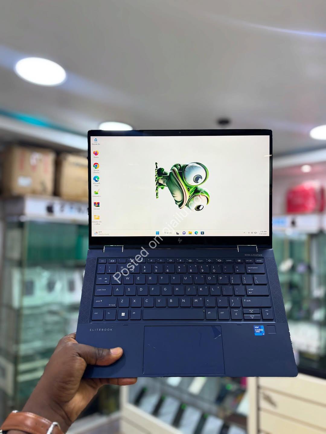 Elite Power. Featherlight Flyer. 2-in-1 HP i7