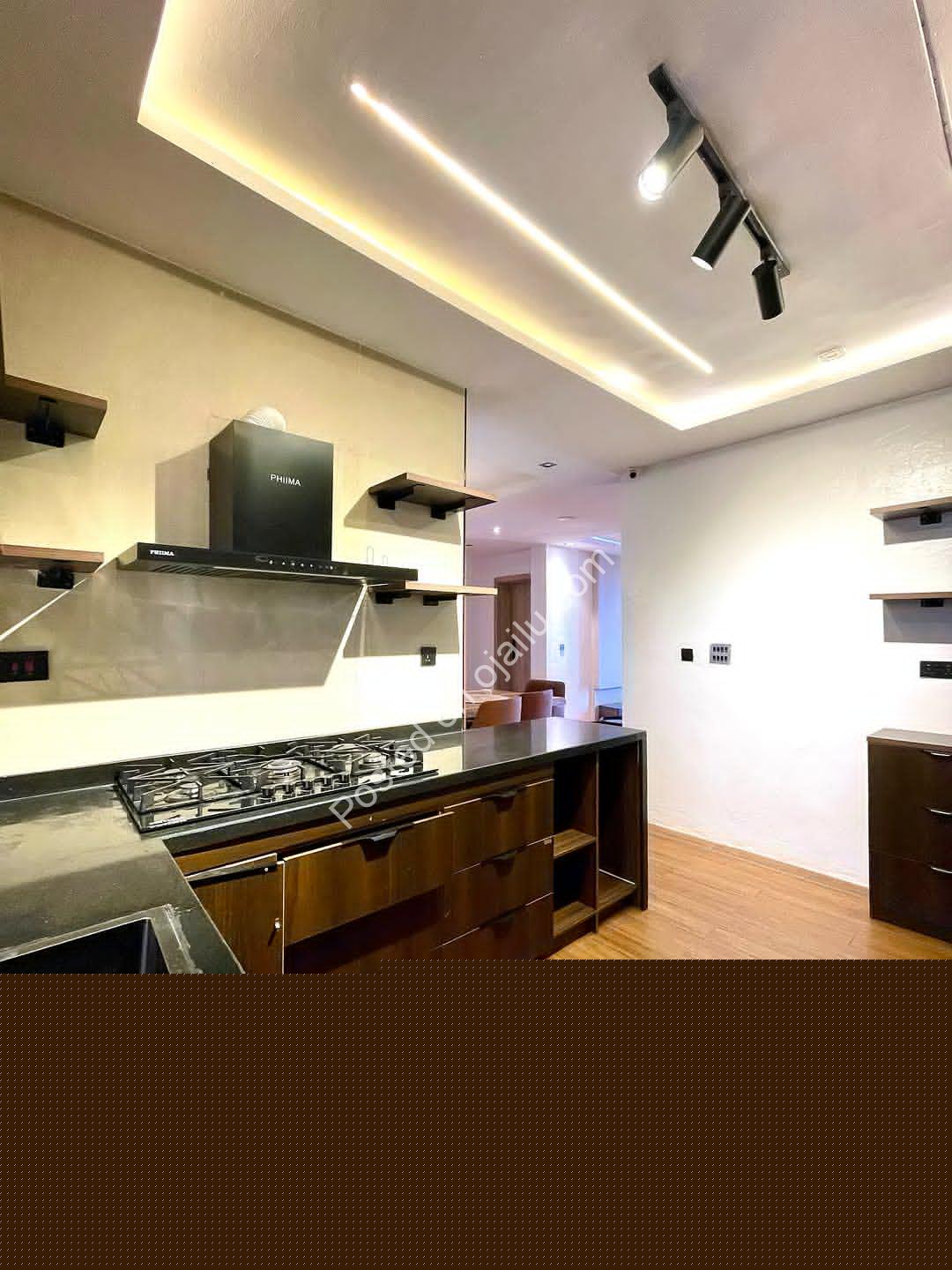 Skyline Penthouse: 3 Ensuite Bedrooms with Pool & 24hr Security