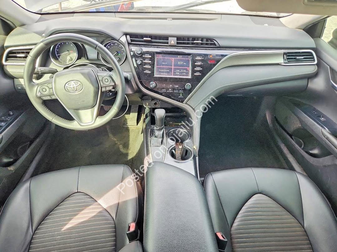 Toyota Camry SE: Smooth Drive, Zero Stress