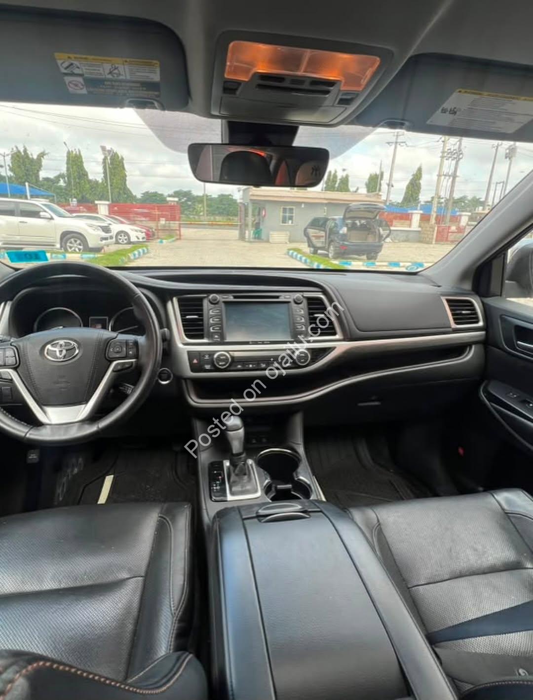 2018 Toyota Highlander: Premium 7-Seater SUV