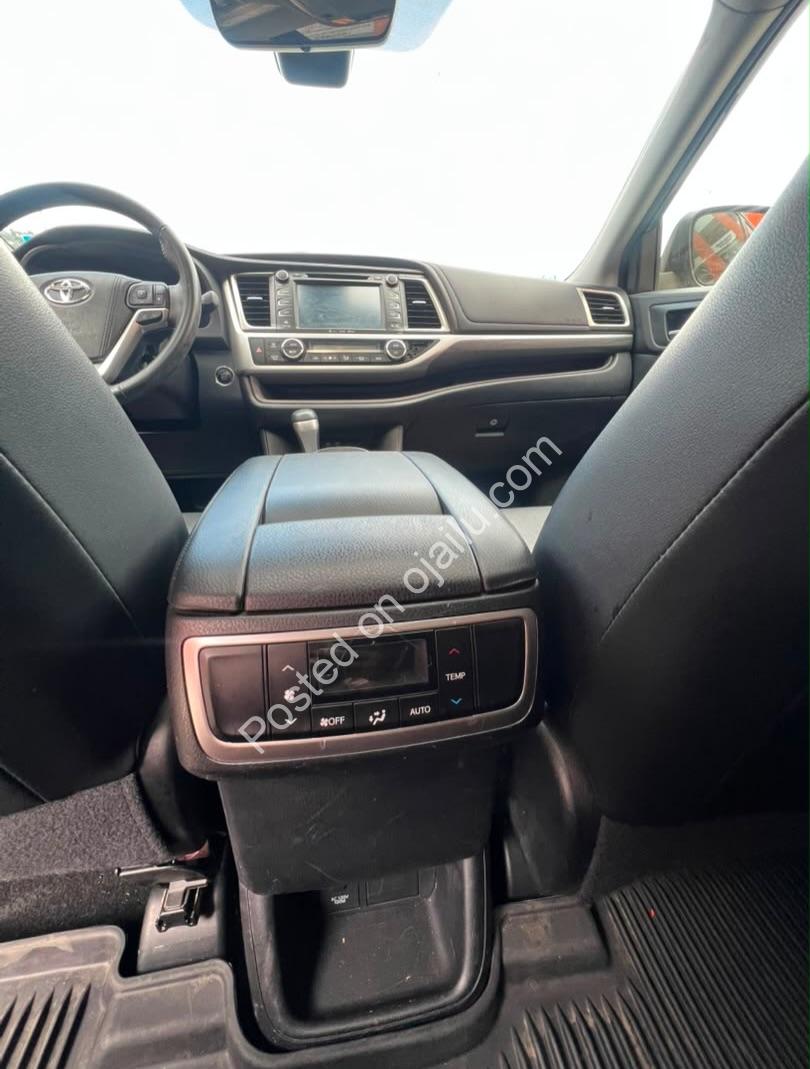 2018 Toyota Highlander: Premium 7-Seater SUV