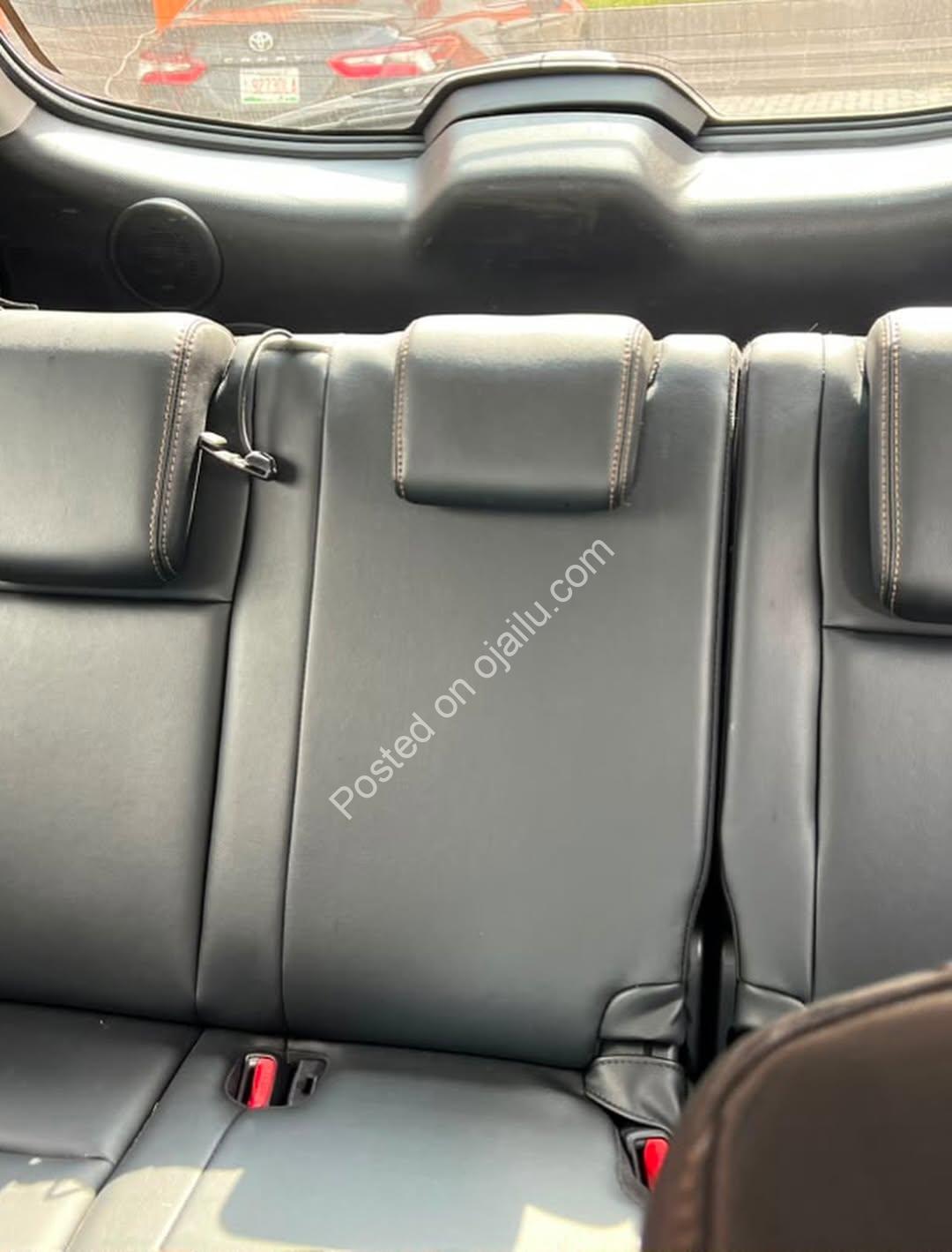 2018 Toyota Highlander: Premium 7-Seater SUV