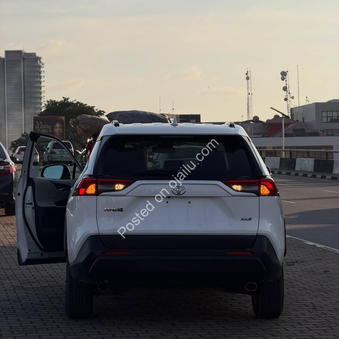 2020 Toyota RAV4 XLE – Duty Paid, Loaded & Pristine