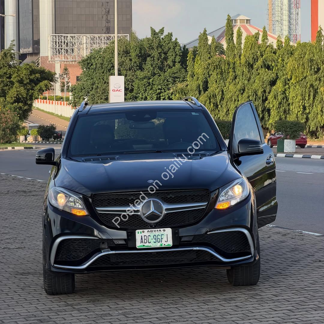 Show-Stopping 2017 GLE350: Double Roof, Duty Paid!