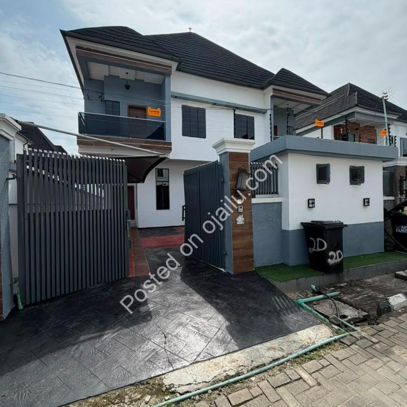 Chevron 4-Bed Duplex: Jacuzzi & Finishing Perfection