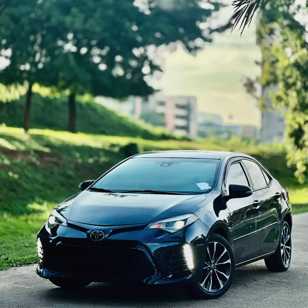 2017 Corolla SE: Moonroof & Keyless – ₦14M!
