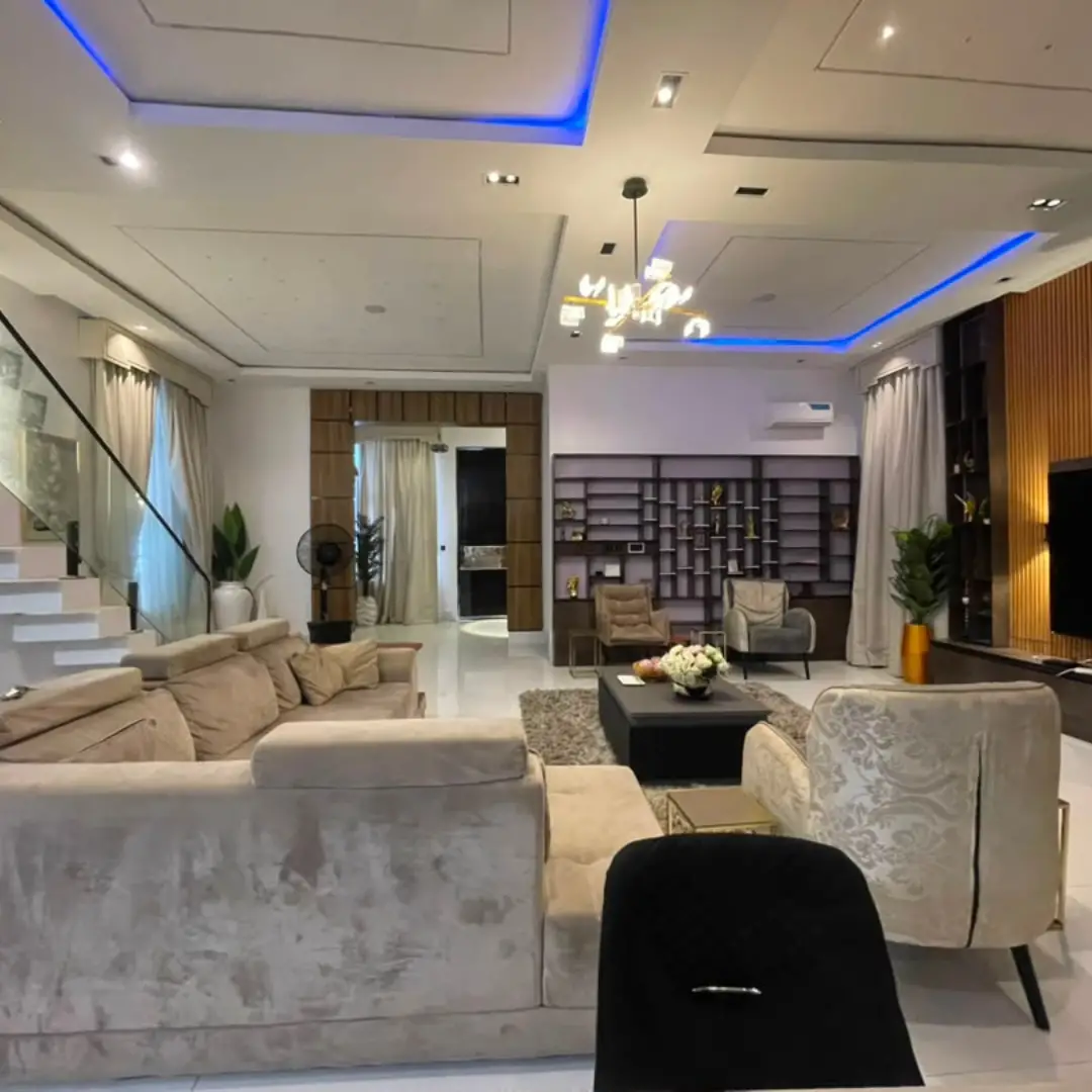 Move Into Pure Elegance – 5 Bed Fully Furnished, Pool & Solar
