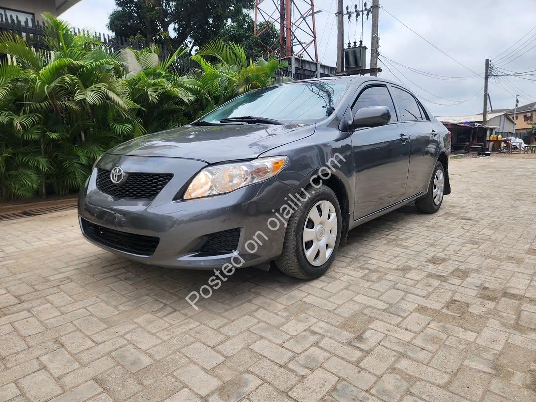 2010 Toyota Corolla: Dependable Auto