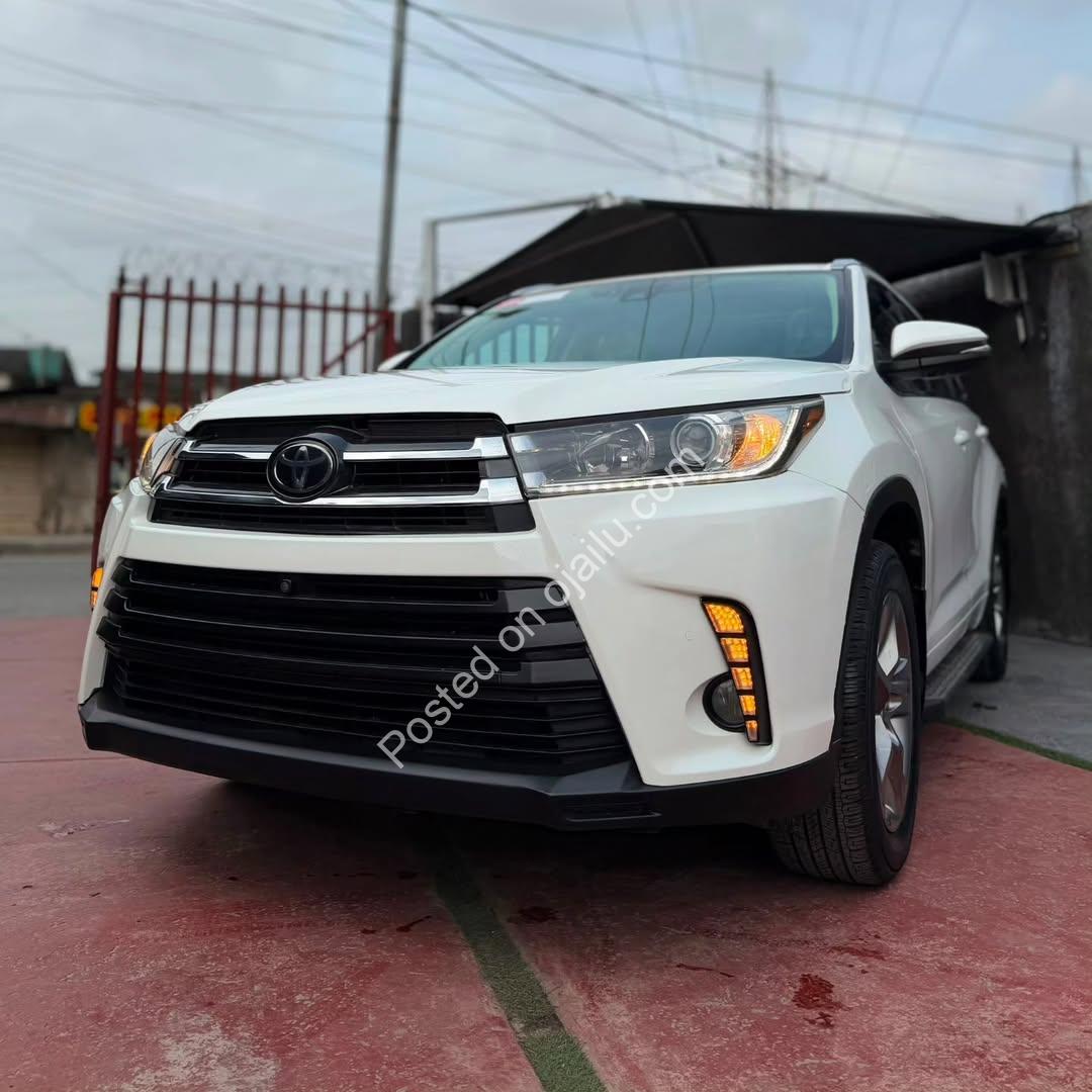 2017 Toyota Highlander Fully Loaded | Pristine