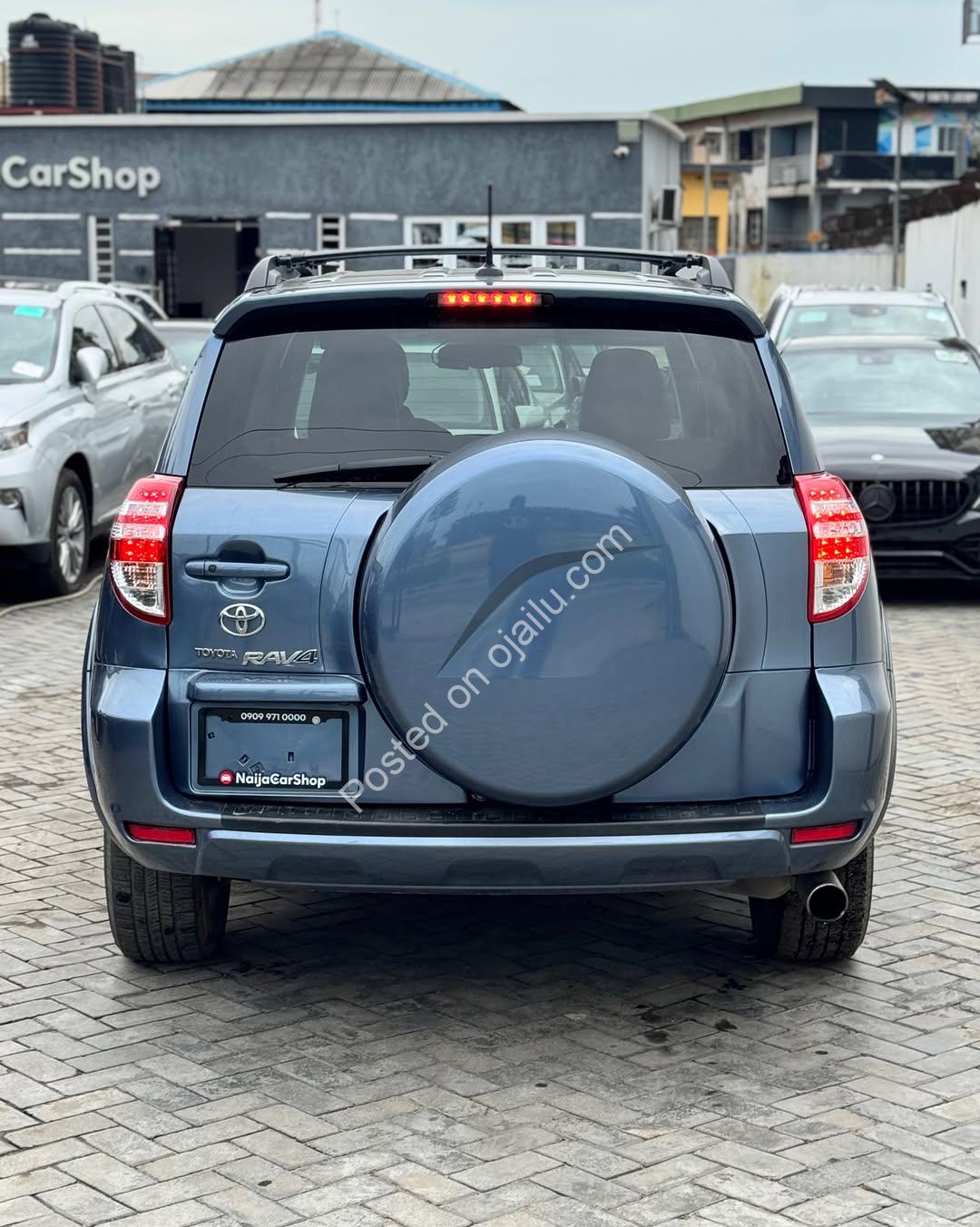 Own the Road in Luxury: 2012 RAV4 Limited—₦15.99m!