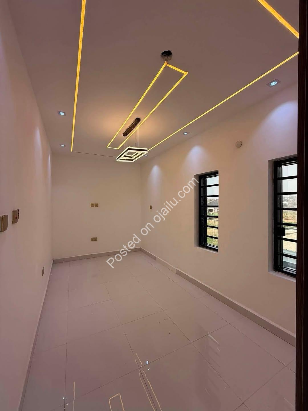 Own Your Enugu Haven: 4 En-Suite Beds in Gated Golf Annex
