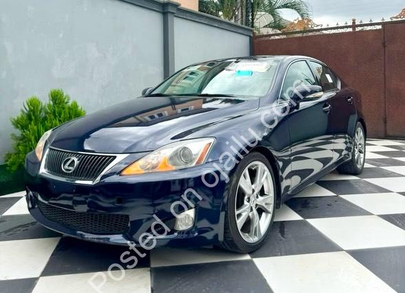 2010 Lexus IS250: Luxury Ride, Pristine & Ready
