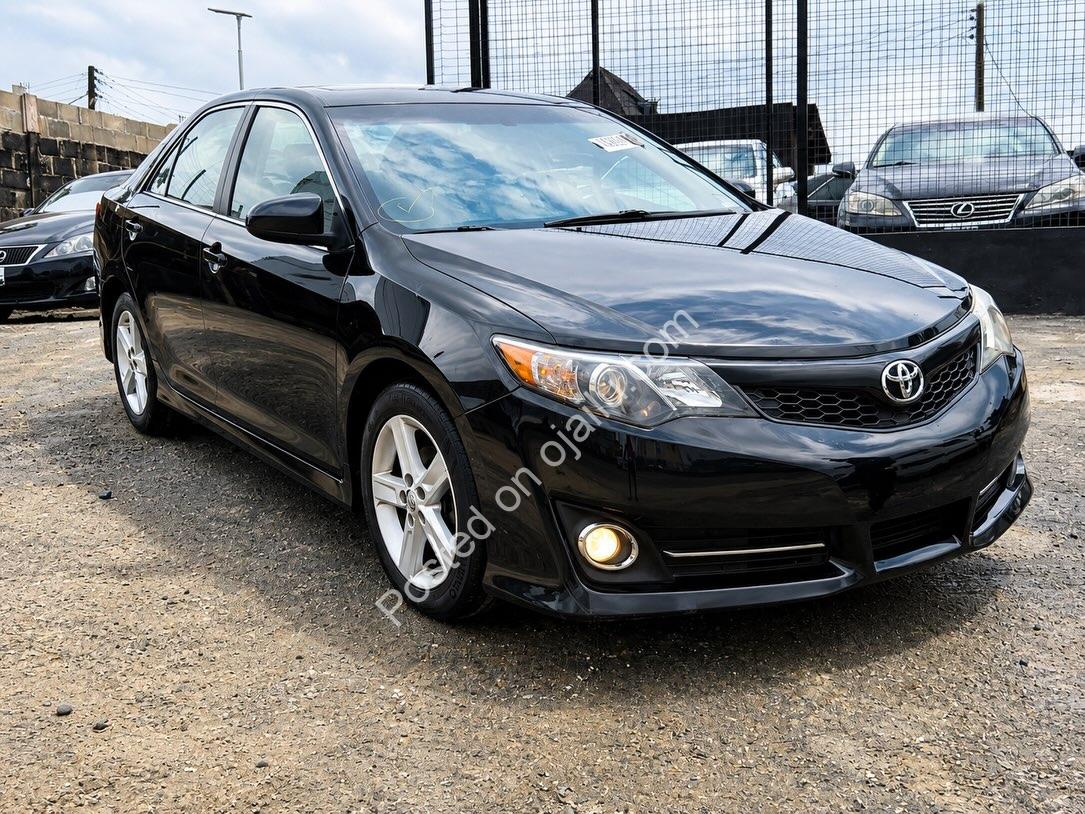 2013 Toyota Camry: Smooth, Clean & Ready to Drive