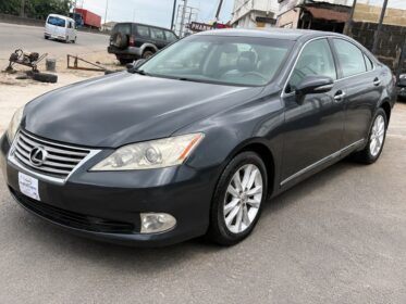 2010 Lexus ES 350: Luxury