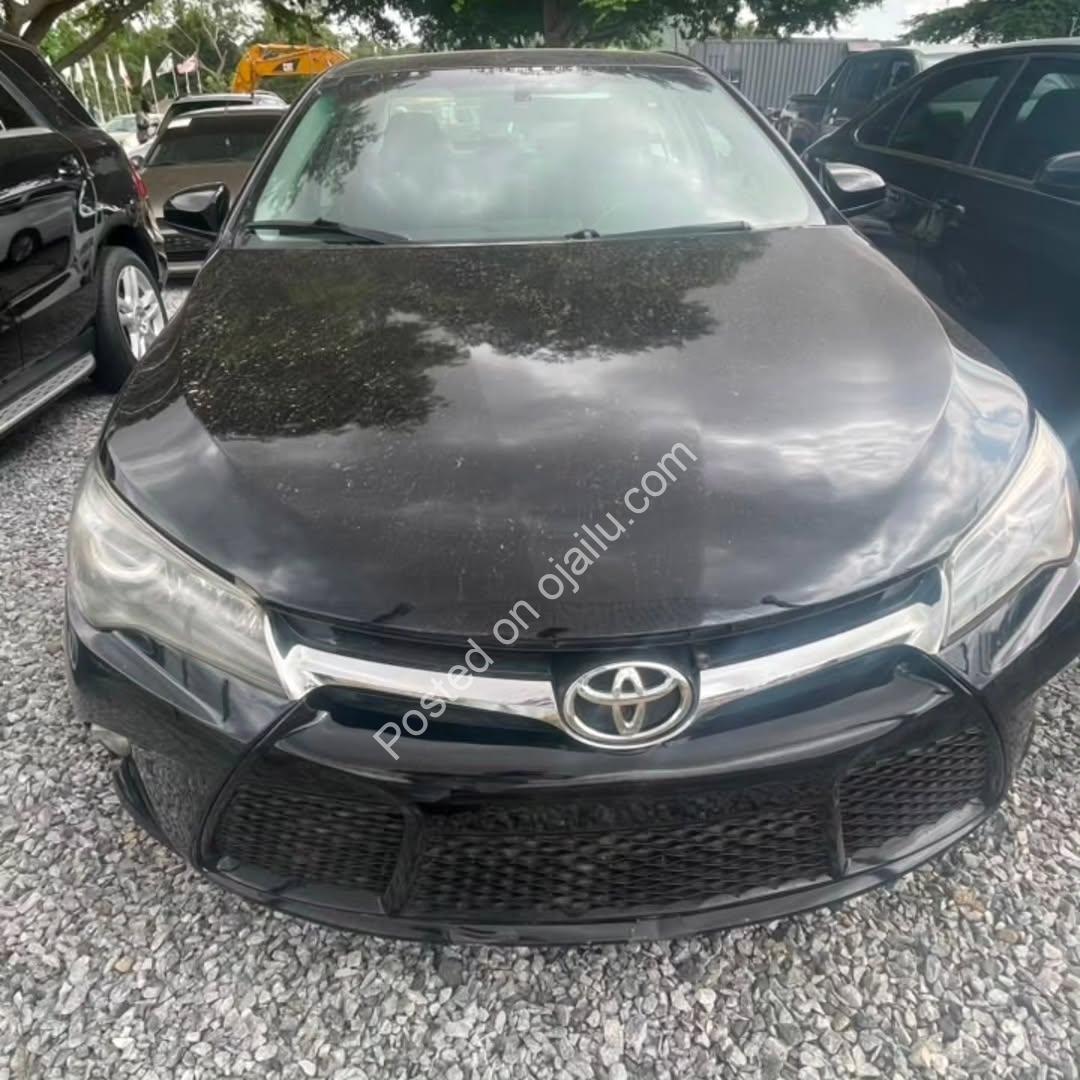 2016 Camry SE – Clean Import, Duty Paid!
