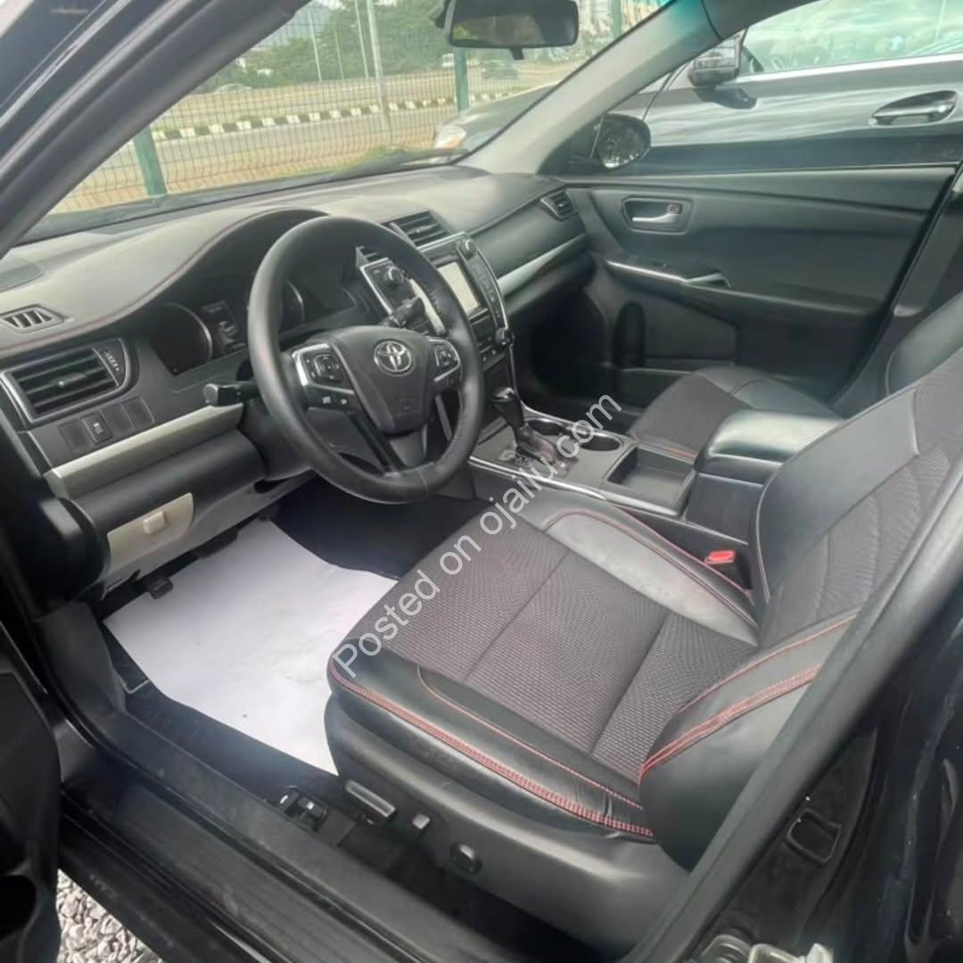 2016 Camry SE – Clean Import, Duty Paid!