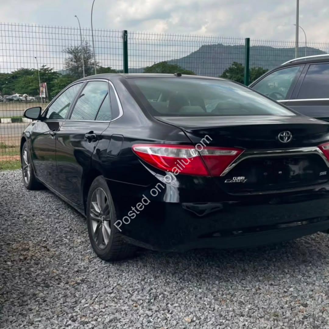 2016 Camry SE – Clean Import, Duty Paid!