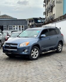 Own the Road in Luxury: 2012 RAV4 Limited—₦15.99m!