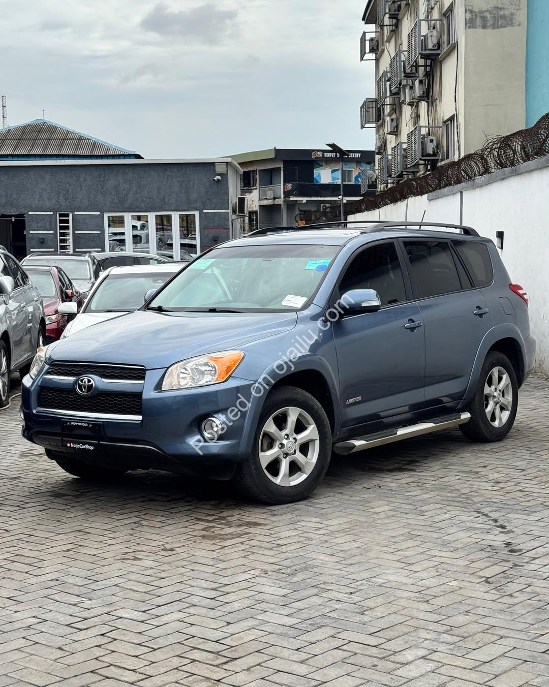 Own the Road in Luxury: 2012 RAV4 Limited—₦15.99m!