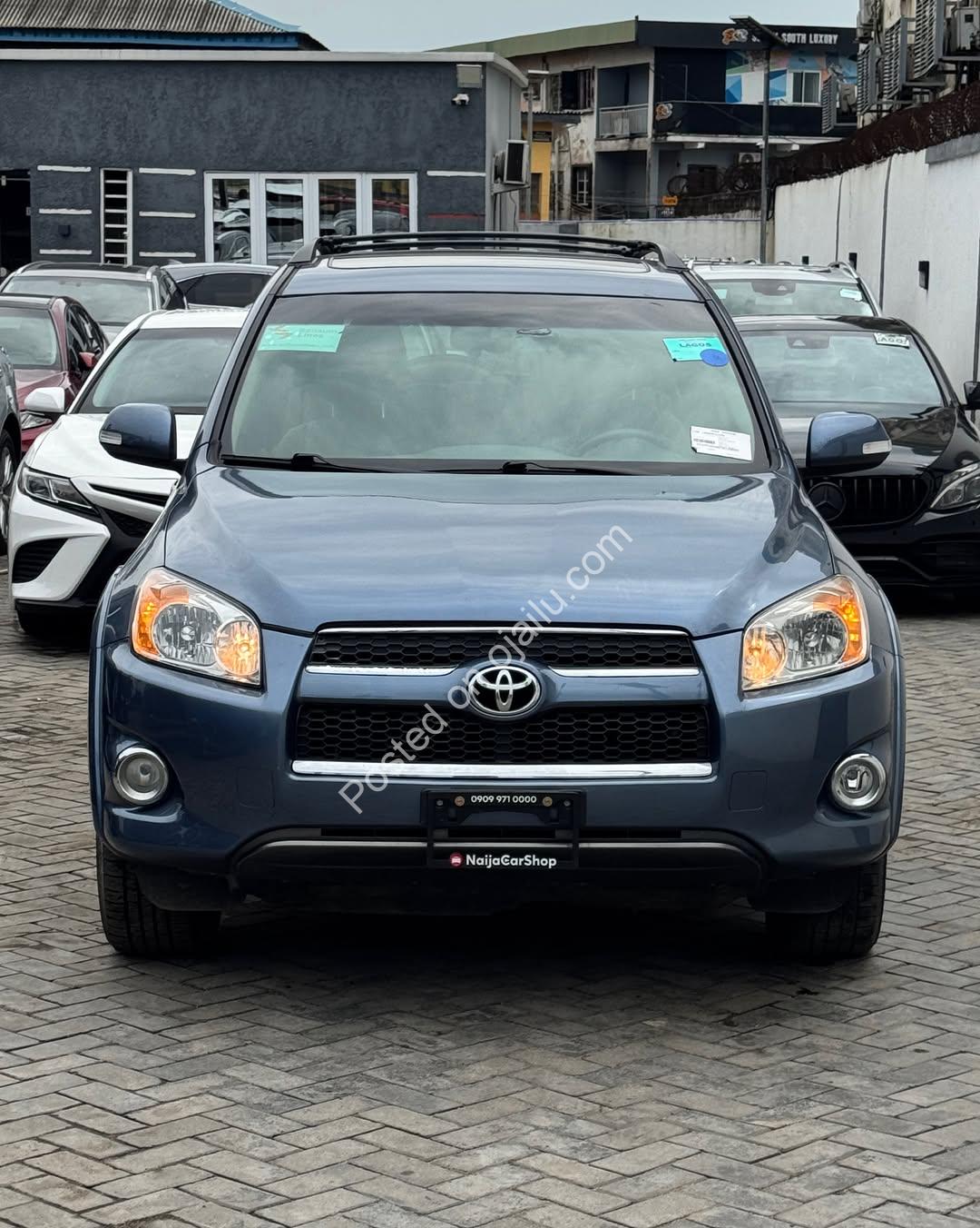 Own the Road in Luxury: 2012 RAV4 Limited—₦15.99m!