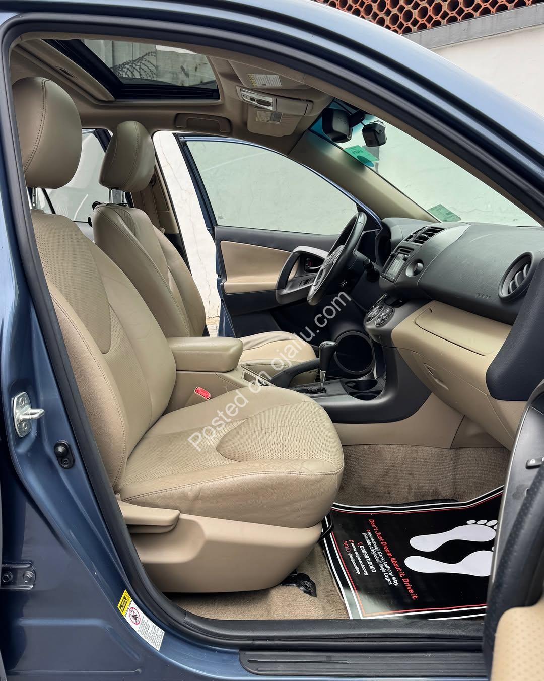 Own the Road in Luxury: 2012 RAV4 Limited—₦15.99m!