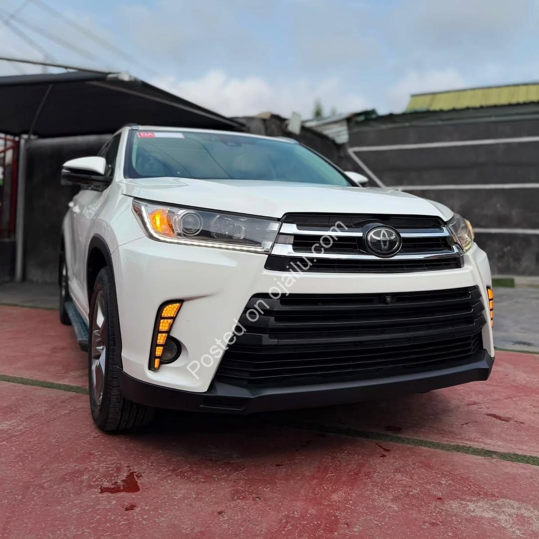 2017 Toyota Highlander Fully Loaded | Pristine