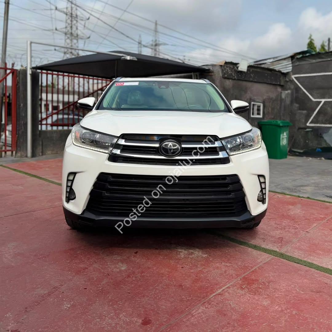 2017 Toyota Highlander Fully Loaded | Pristine