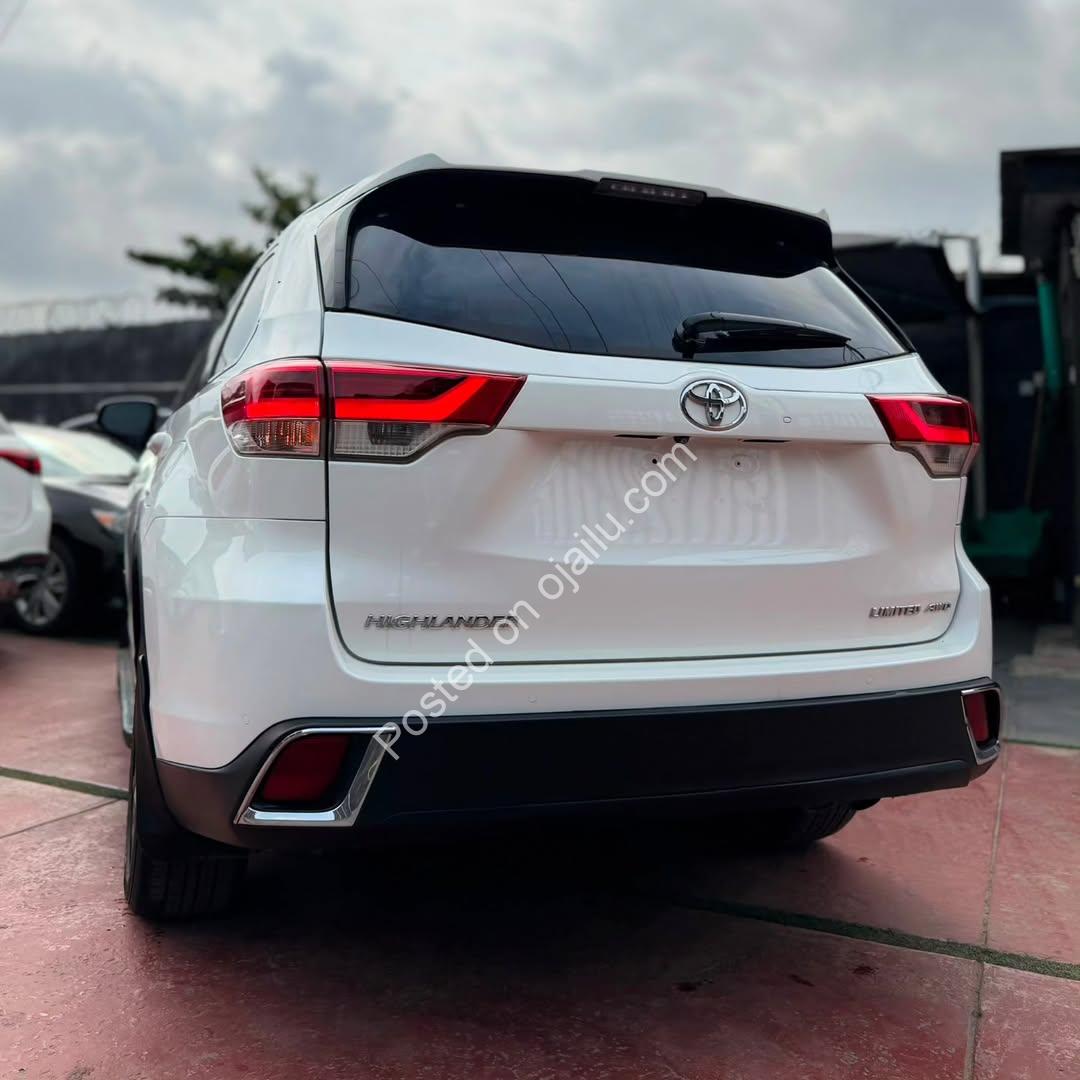 2017 Toyota Highlander Fully Loaded | Pristine