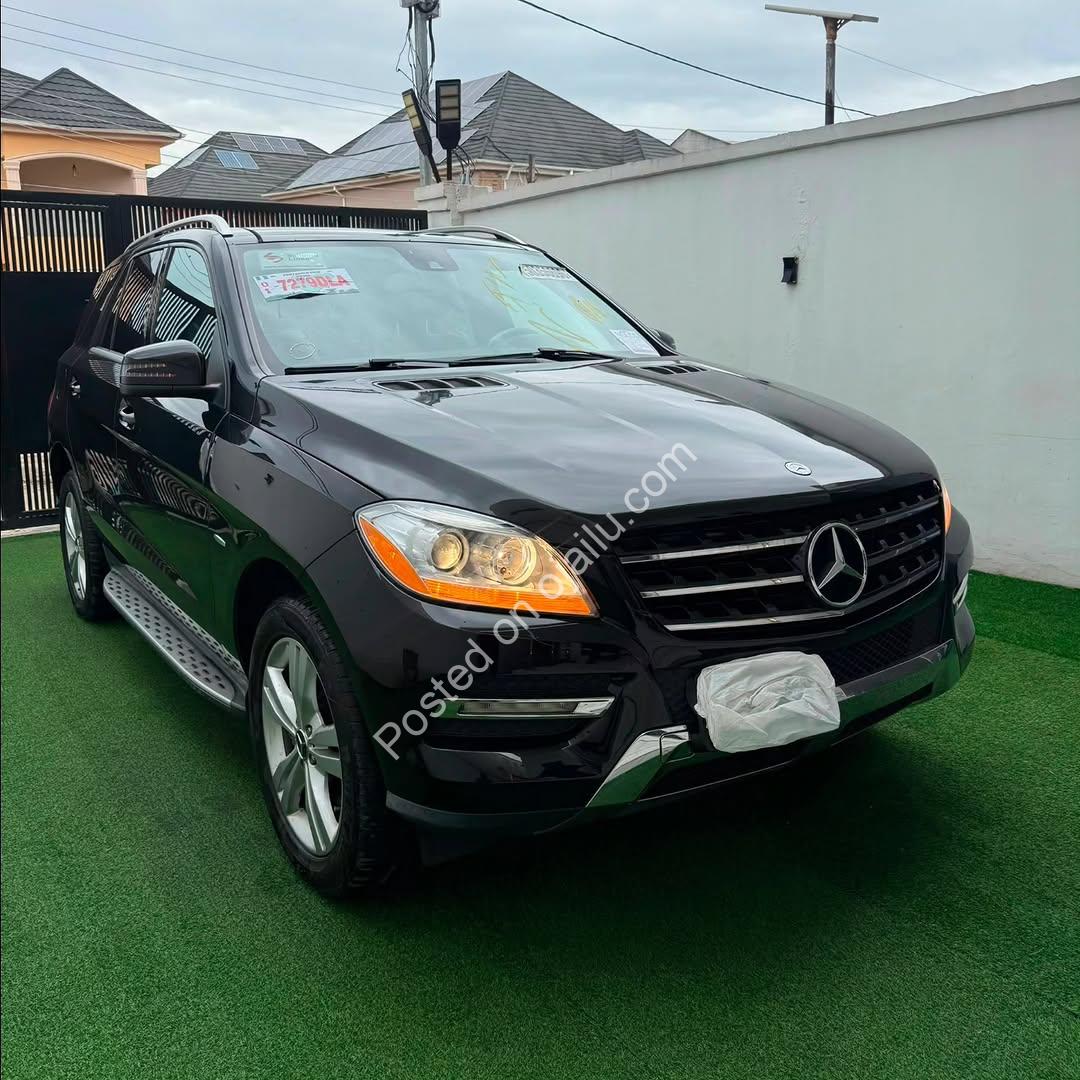 2012 ML350: Panoramic Luxury, Fullest Options!