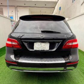 2012 ML350: Panoramic Luxury