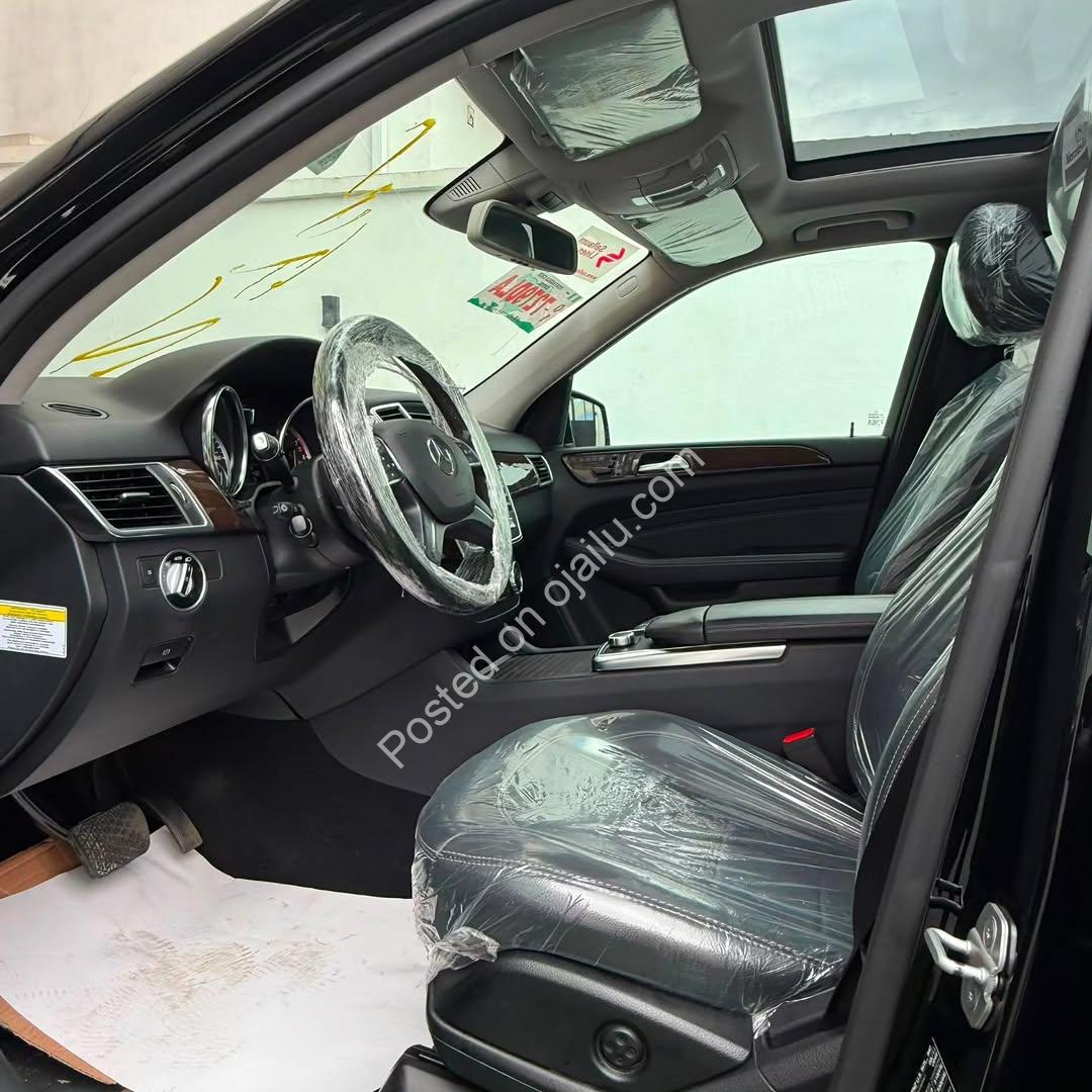 2012 ML350: Panoramic Luxury, Fullest Options!