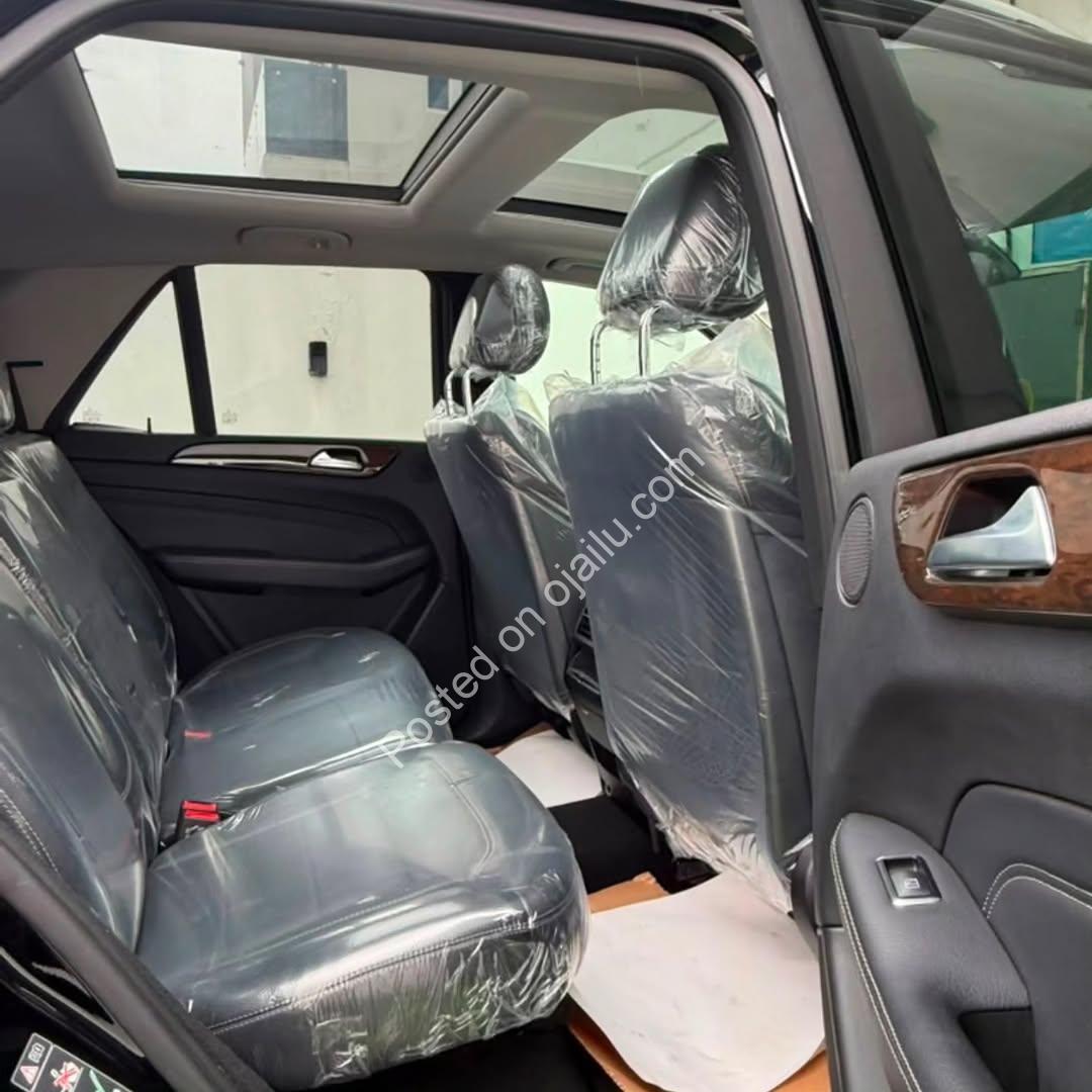 2012 ML350: Panoramic Luxury, Fullest Options!
