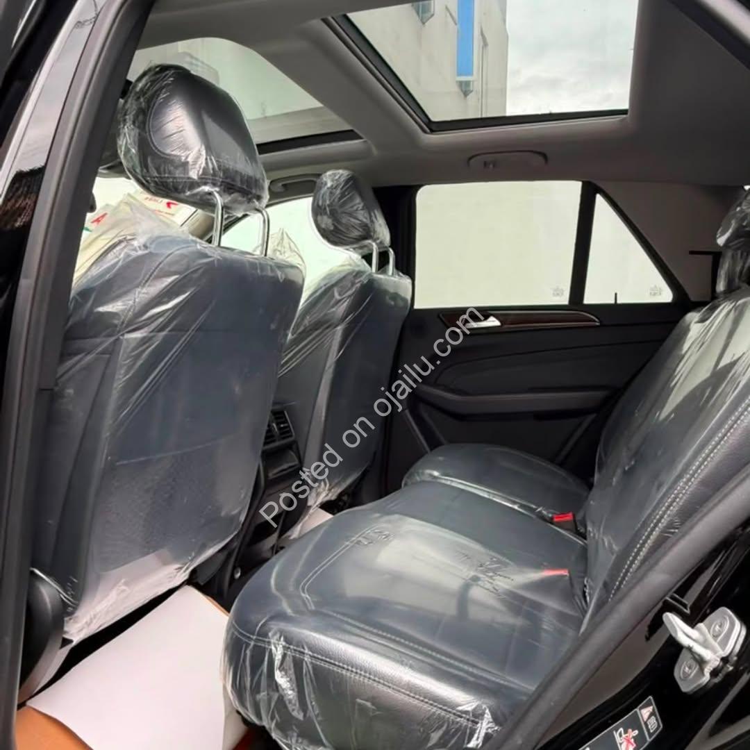 2012 ML350: Panoramic Luxury, Fullest Options!